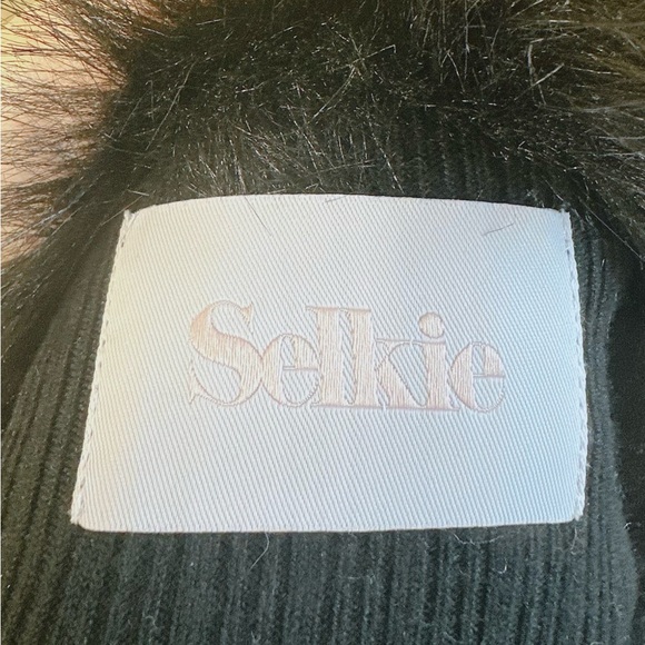 Selkie The Caviar Ice Skate Home Cardi Size Medium - Picture 6 of 7